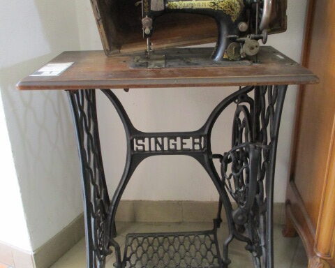 Machine à coudre ancienne « SINGER »