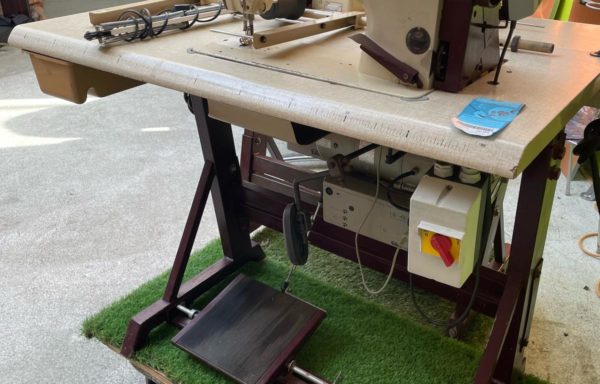 Machine à coudre professionnelle