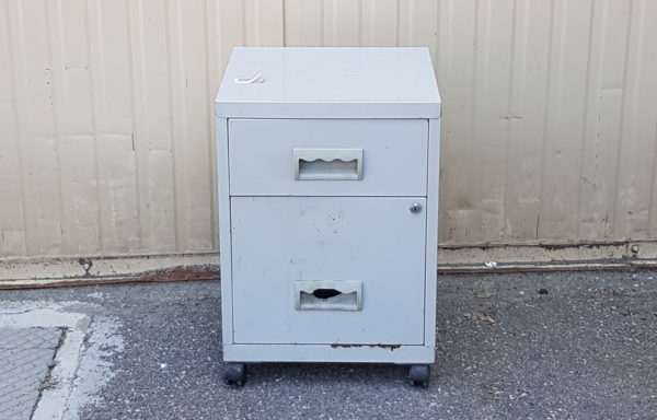 Meuble à tiroir sur roulettes