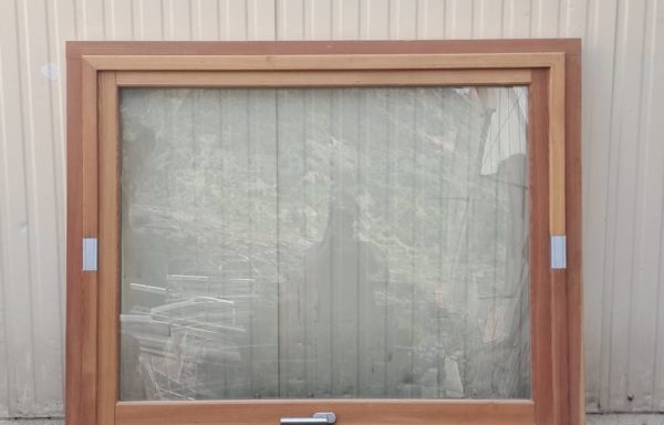 Fenêtre bois mélèze