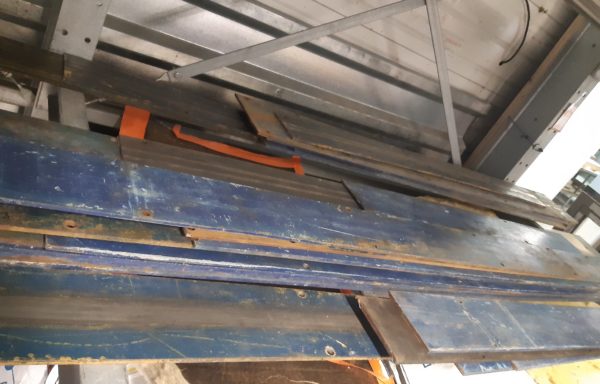 Plaques métalliques