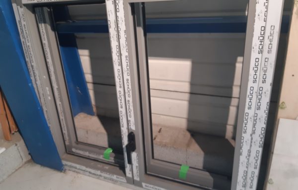 Fenêtre aluminium sans vitrage (2 U disponibles)