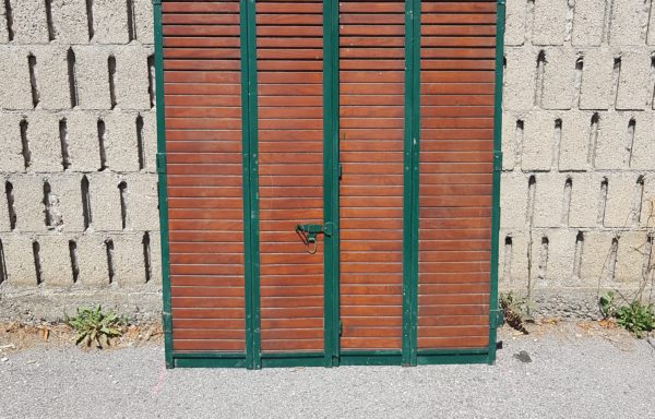 2 Paire volets bois foncé avec verte