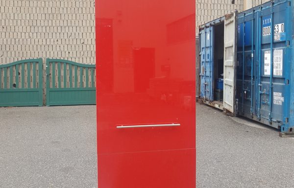 Système placard télescopique rouge